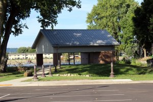 Black River Beach House - La Crosse, WI